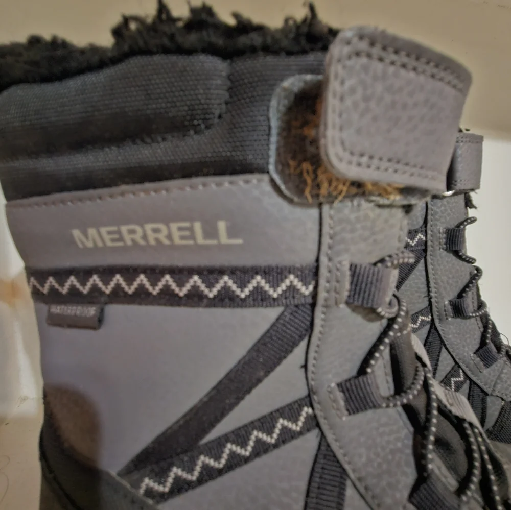 Big Kids Merrell Snow Boots Size 3M